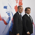El expresidente Joan Laporta y elexvicepresidente Rafa Yuste a su llegada al homenaje institucional a Andrés Iniesta en el Camp Nou.