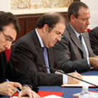 Ángel Hernández, Juan Vicente Herrera, Jesús Terciado y Agustín Prieto, durante la firma del Diálogo