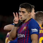 Luis Suárez llevó la tranquilidad al Barcelona anotando el quinto gol de la noche. ENRIC FONTCUBERTA