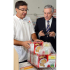 Gutiérrez visitó ayer el banco de alimentos.