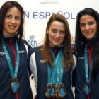 Villaécija, Belmonte y Peris posan a su llegada a Barajas.