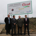 Promotores del Cicat y el alcalde de Cubillos, en el Bayo