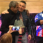 Luiz Pereira recibió en el homenaje, entre otros regalos, una Catedral de León. DL