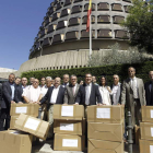 La representación de los municipios, encabezada por Gaspar Zarrías, ayer ante el TC.