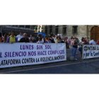 Miembros de la plataforma en la acción solidaria convocada ayer en Botines.