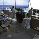 Controladores aéreos trabajando en el Aeropuerto Adolfo Suárez Madrid-Barajas