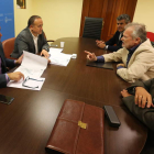 Iván Alonso (vicepresidente del Consejo) y Courel, ayer con Vega, Prieto y López, de la Uned.