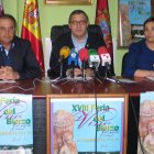Alfonso Arias, de la DO, con el alcalde y la edil de Turismo.
