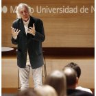 El cantautor berciano, durante su intervención en Pamplona. JDI