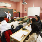 Los mayores de 16 años pueden cursar el bachillerato nocturno si acreditan ser trabajadores.