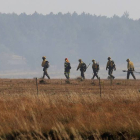 Una brigada de lucha contra el fuego se dirige a la zona de un incendio forestal  en Camposagrado