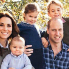 Los duques de Cambridge con sus hijos, Jorge, Carlota y Luis.