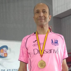 José Huerga con su medalla de oro del Autonómico en el 800. JOSÉ H.G.