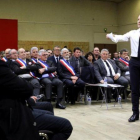 Emmanuel Macron se dirige a 600 alcaldes de Occitania, el 18 de febrero del 2019 en Souillac, en el sudeste de Francia.