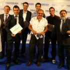 Foto de familia de parte del grupo de bodegueros premiados en el certamen Vinos del Noroeste.