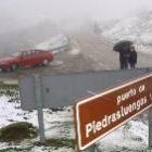 El Norte palentino amaneció ayer con niebla y nieve, sobre todo, en Piedrasluengas