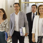 Los integrantes del equipo negociador del PP, esta mañana, a su llegada al Congreso.