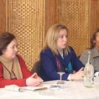 Francisca Paredes e Isabel Recio, durante la mesa redonda
