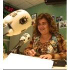 Sonia-Ruth Linares en los estudios de la emisora de Onda Bierzo