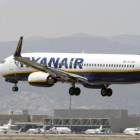 Un avión de Ryanair en El Prat. Imagen de archivo.