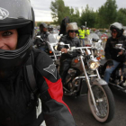 Una joven participante, durante una de las rutas llevadas a cabo en la concentración motera.