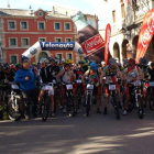 Los participantes de bicis de montaña partieron de la plaza del Ayuntamiento de la villa.
