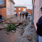 Estado en que quedó la calle tras el paso del tornado.