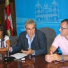 Téllez, Fierro y Moreno, ayer en el Ayuntamiento.