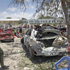 A Somali police officer says a number of people are wounded after a suicide bomber detonated an explosives-laden vehicle at a checkpoint outside the headquarters after being stopped by security forces.