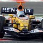 Alonso, durante la sesión de entrenamientos de ayer en el circuito de Montmeló