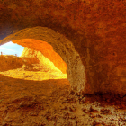 El arco de la cueva que separa la nave principal. RODRIGO CASTAÑO