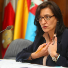 a concejala de Hacienda del Ayuntamiento de Ponferrada, Amparo Vidal, furante la comparecencia de esta mañana para explicar el estado de las cuentas del Consistorio de la capital berciana.