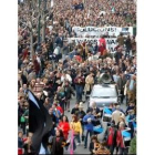 Miles de personas recorrieron ayer las calles de La Coruña para exigir responsabilidades