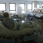 Pacientes en el servicio de Urgencias, en una imagen de archivo. L. DE LA MATA