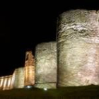 Imagen nocturna del lienzo romano de Lugo