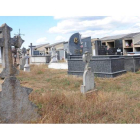 En el cementerio de Villanueva están enterrados tres soldados cántabros que en 1937 llegaron a Santa María del Monte huyendo del frente del norte.