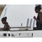 La primera dama de Estados Unidos, Michelle Obama junto a su hija Sasha a su llegada a Málaga.