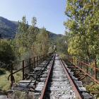 El proyecto recuperará la línea del tren desde Cubillos del Sil hasta la comarca de Laciana. JESÚS