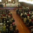 La celebración de la ofrenda florar convoca cada año a numerosas personas en la Virgen del Camino