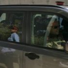 Vista del coche de la policía autonómica catalana con el detenido, Abdslam.