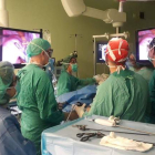 Una intervención quirúrgica en el Hospital de León. DL