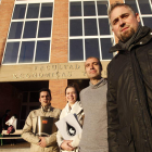 Luis Sevilla, Ana Alonso y Marcos Recio junto con el profesor que ha dirigido el proyecto de Cunilat, Miguel Cervantes.