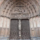 Imagen de la portada del Juicio Final con las puertas del siglo XVIII que serán restauradas.