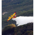Hidroavión actuando en los montes de Sigüeya en 2013. DL