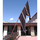 El paño ya luce en el Museo Etnográfico de la Montaña de Riaño. DL