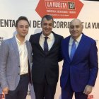 Los leoneses Guillermo García Álvarez y Ángel García Colín junto a Javier Guillén. DL