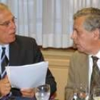 Miguel Ángel Aguilar (a la derecha), presidente de los periodistas europeos, con José Borrell