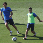 Jonathan Ruiz, a la derecha, ya no volverá a jugar más con la camiseta de la Deportiva. L. DE LA MATA