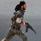 Un miliciano de las Fuerzas Democráticas Sirias en Raqqa.