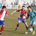 El maragato Javi Amor controla un balón. MARCIANO PÉREZ